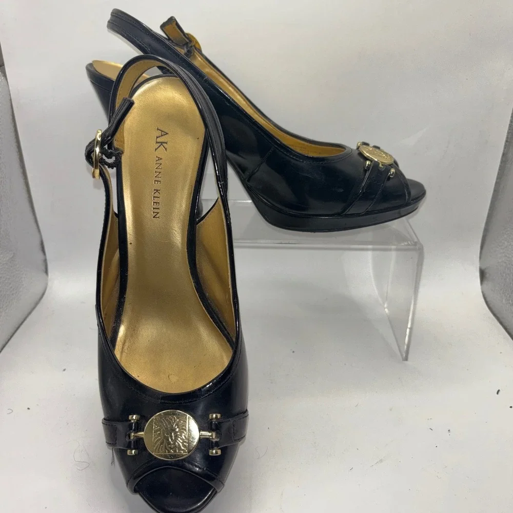 Anne Klein Westie‎ Black Patent Slingback Peep Toe Pumps Size 9M Gold Medallion